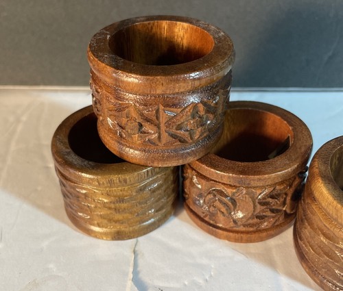 Anelli tovagliolo vintage in teak intagliato a mano made in Philippines (set di 4) - Foto 2 di 3