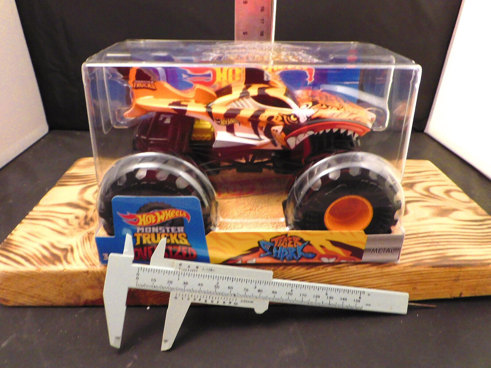 Hot Wheels Monster Trucks Tiger Shark GWL14