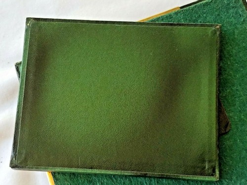 VINTAGE HEAVY GREEN GLASS MEN'S TRINKET/ HOLDER, SOAP DISH? MONOGRAMED - Imagen 11 de 12