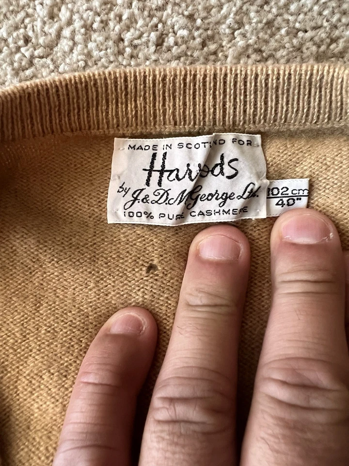 VNTG Cashmere V Neck Sweater Vest Harrods Scotland Small Hole. Large 102cm 40” - Image 2 of 4