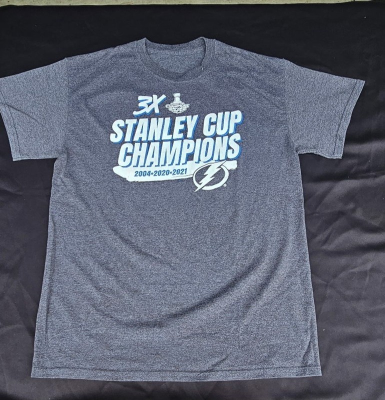 FREE SHIPPING Tampa Bay Lightning 3X Stanely Cup Campions T-shirt Medium