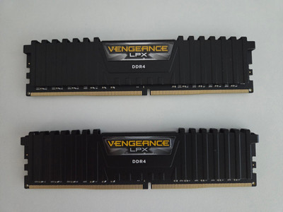 Corsair VENGEANCE LPX 64GB (2x32GB) DDR4 DRAM Memory Kit - CMK64GX4M2E3200C16