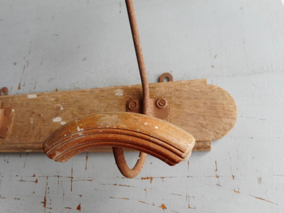 Porte manteau ancien bois et métal 2 patères Décoration Vintage bonne etat - Photo 2/4
