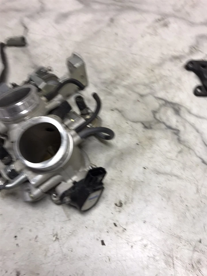 11 Can-Am Spyder Roadster RS SE5 throttle bodies throttle bodies fuel injectors — 第 4/4 张图片