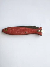 ANTIQUE 20TH CENTURY RED PLASTIC FISH KNIFE FOLDING KNIFE