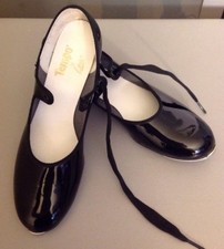 Women's 7 N Tap Shoes D11