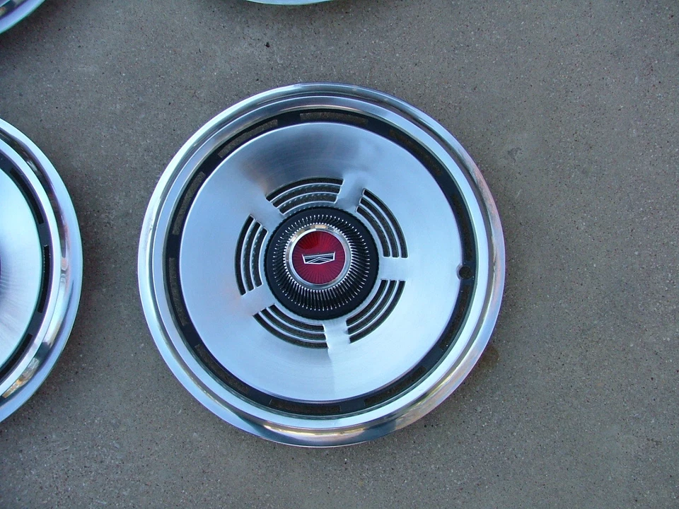 Ford Torino 1974-76 cubiertas de rueda (14 pulgadas), juego 4, ¡nuevo en stock! Elite D4OZ-1130-E Foto 3 de 4