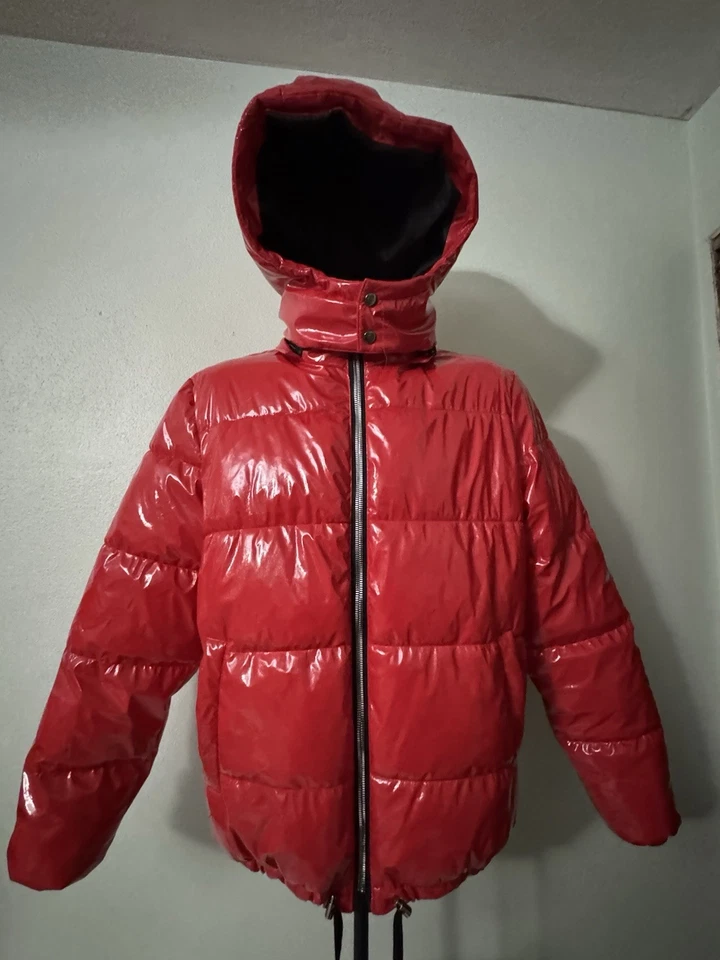 Forever 21 Men’s Glossy Red Puffer Jacket Hooded PU Coat Size M NW - Image 2 of 4