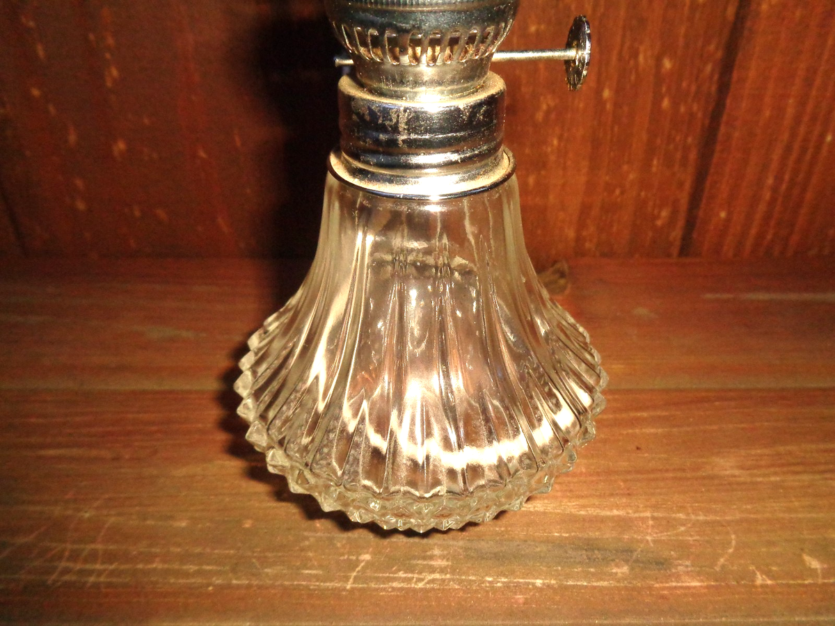 VINTAGE LAMPLIGHT FARMS MINI OIL LAMP 9