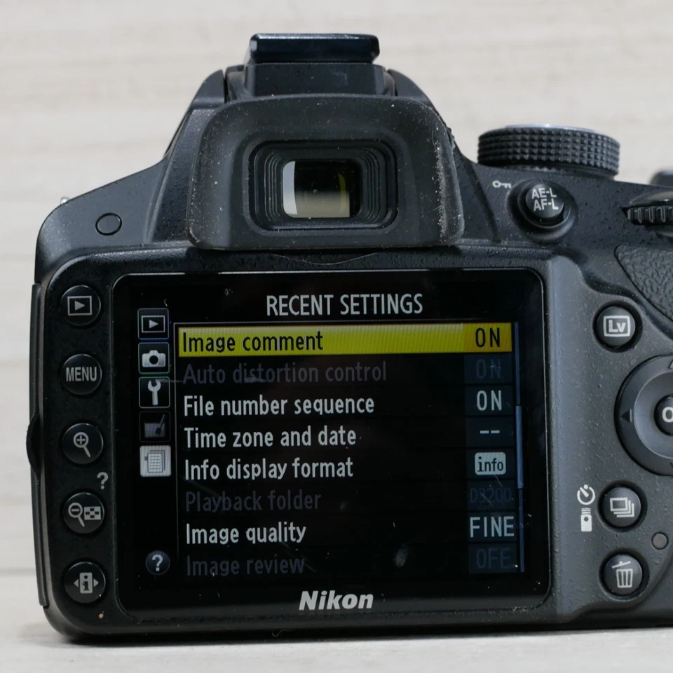 Cuerpo de cámara Nikon D3200 24,2 MP DSLR *BUENO/PROBADO* obturador 3.267 Foto 2 de 4