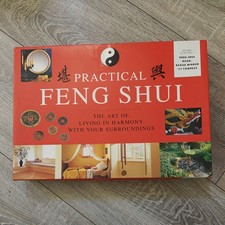 Praktyczna książka feng shui z lustrem bagua i kompasem.  nigdy nie używany, wciąż pakowany
