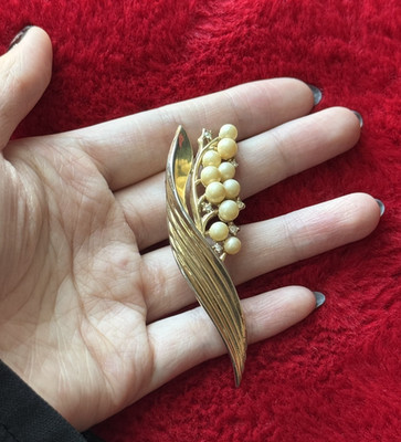 Vintage Crown Trifari Lily of the Valley Gold Tone Brooch Pin Pearls Crystals