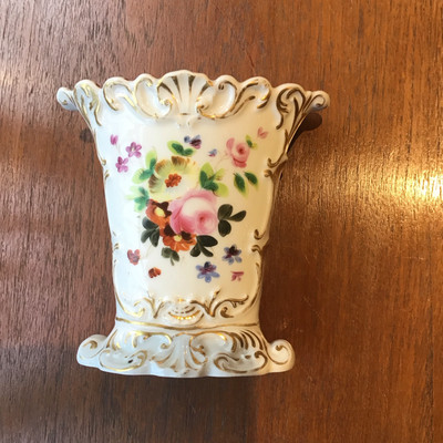 Antike verzierte französische Vieux Paris Blumen Porzellan Rokoko Zierleiste Vase um 1879
