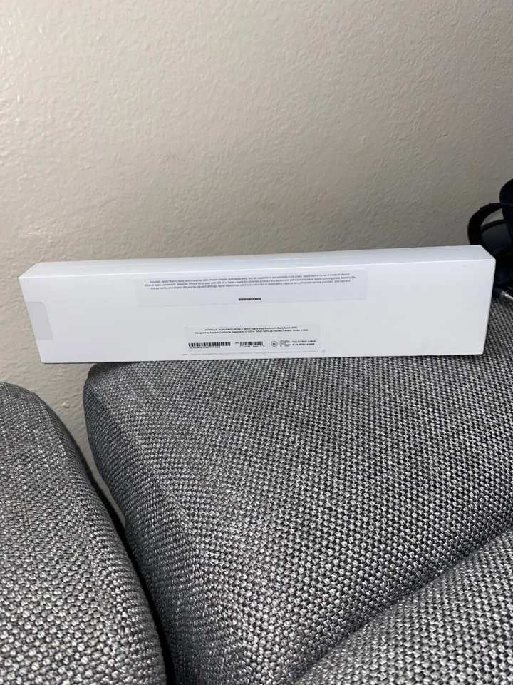 NEW* Apple Watch Series 3 38mm Space Gray Aluminum Black Sport Band MTF02LL/A - Image 3 of 4