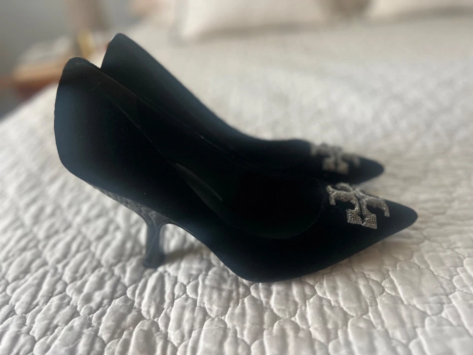 Zapatos de salón Tory Burch de terciopelo negro talla 10 - ligeramente usados Foto 2 de 4