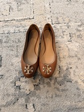 Tory Burch Tan/Gold Flats - W Size 8 - RN43394