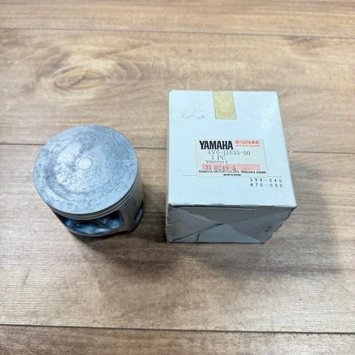 New Yamaha OEM NOS PISTON / 4V6-11635-00 / .25mm OVER / 81-82 IT465