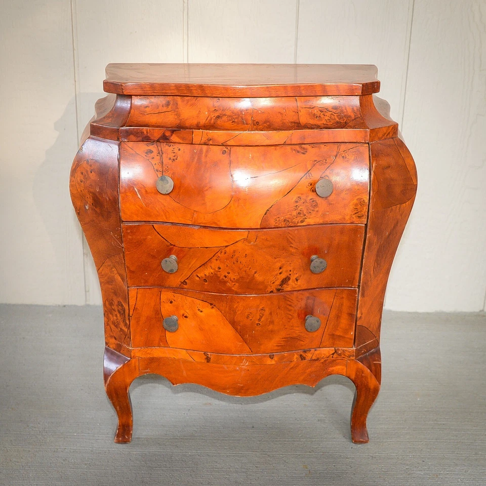 Pequeño cofre bomba Luis XIV vintage hecho en Italia.  Recogida local, Cincinnati, Ohio Foto 2 de 4