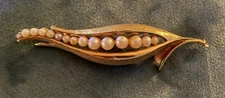 Vintage~Signed Alan J~Gold Tone Leaf Pea Pod Faux Pearls Brooch/Pin