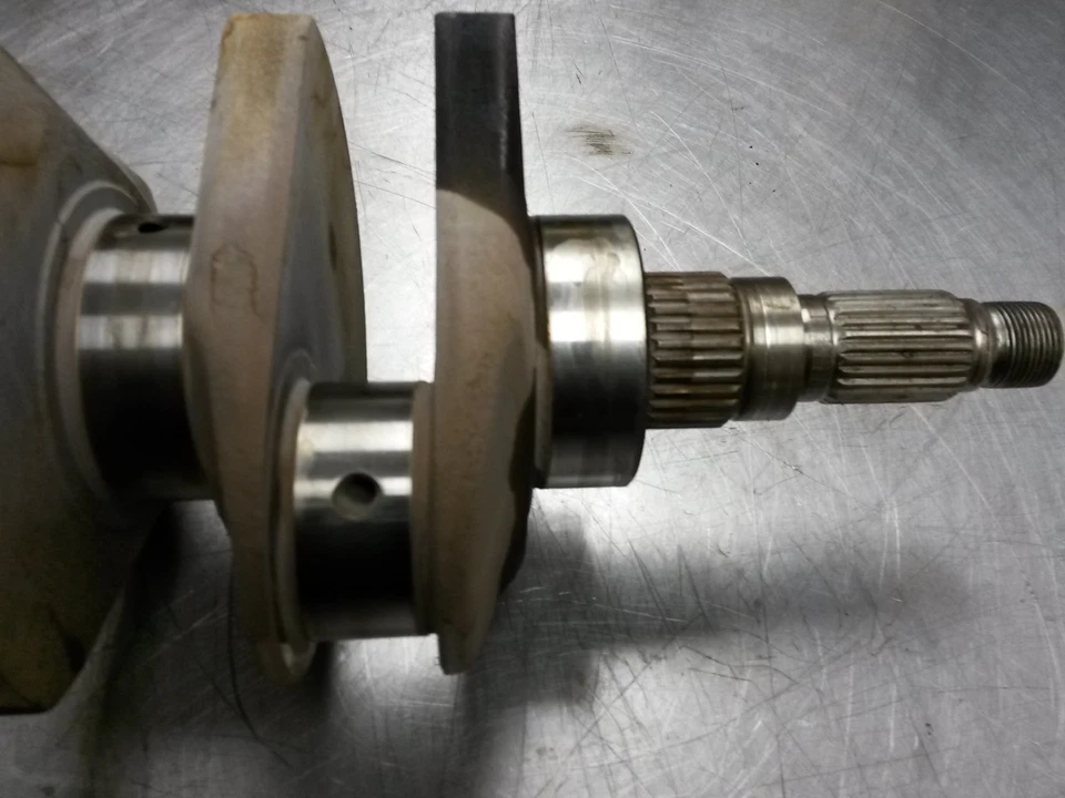 Cigüeñal estándar de 1998 Volvo C70 2,4 Foto 2 de 4