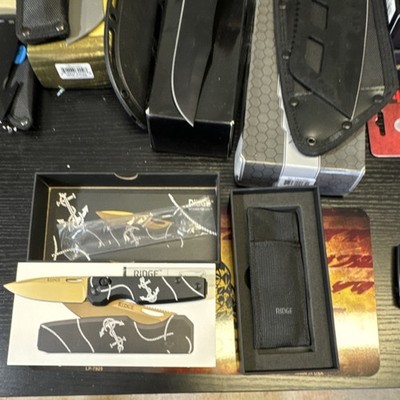 Ridge Jolly Roger Everyday Folder Black/Gold Plain Edge Pocketknife
