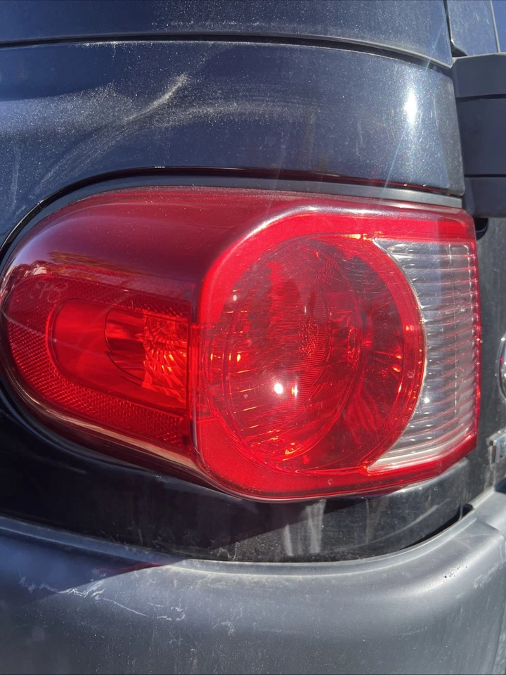 Conjunto de luces traseras del lado izquierdo del conductor Toyota FJ Cruiser 2007-2011 OEM Foto 2 de 4