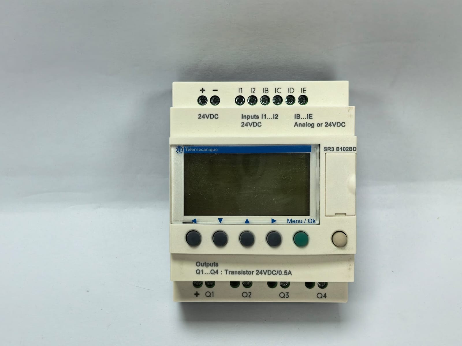 Telemecanique SR3 B102BD TELEMECANIQUE SR3 B102BD SMART RELAY WITH CLOCK 2