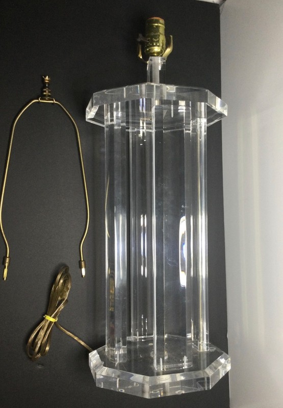 Vintage Lucite Clear Acrylic Mid Century Modern Table Lamp with no shade