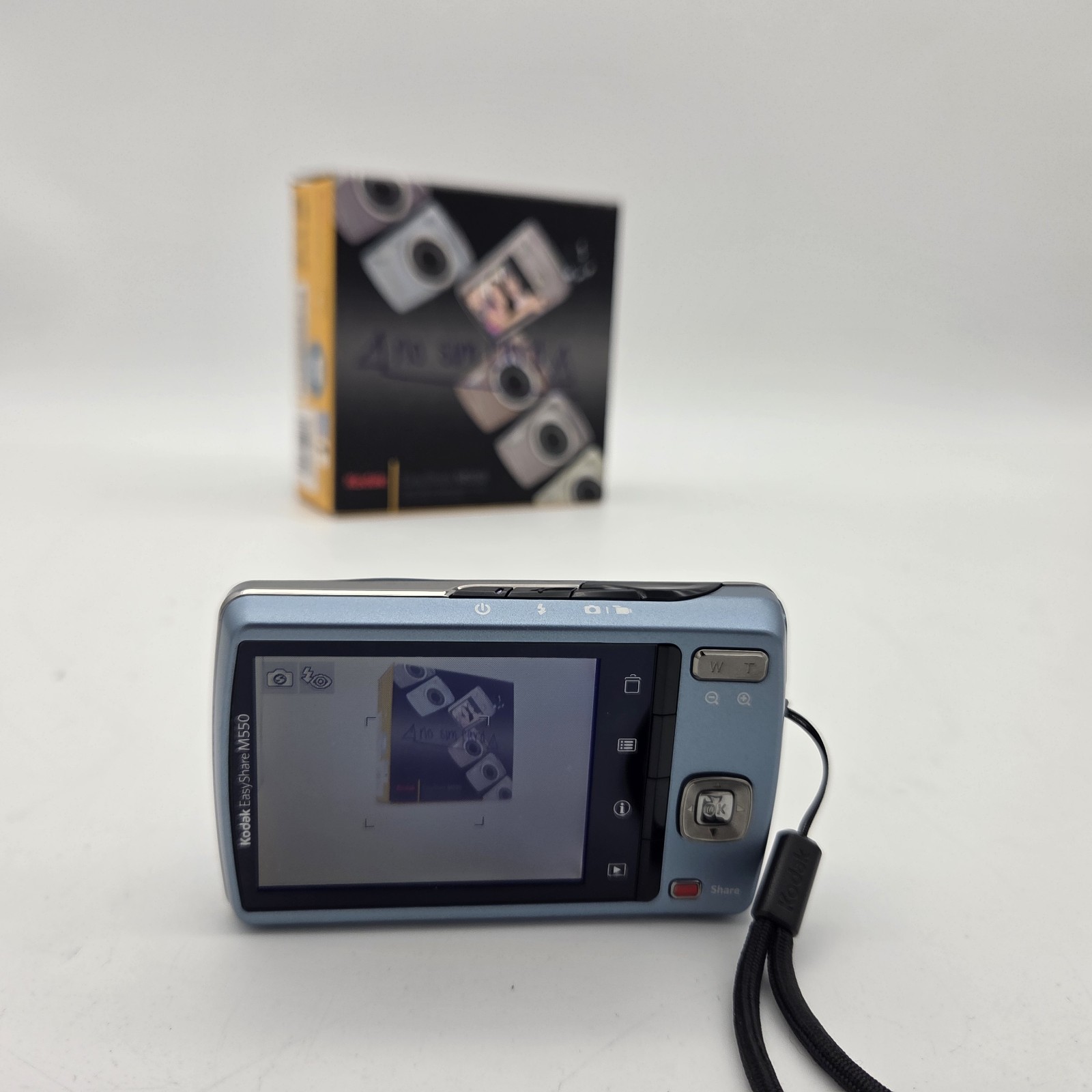 Kodak EasyShare M550 12MP Blue Digital Camera w/ Battery, Charger, & 8GB SD Card