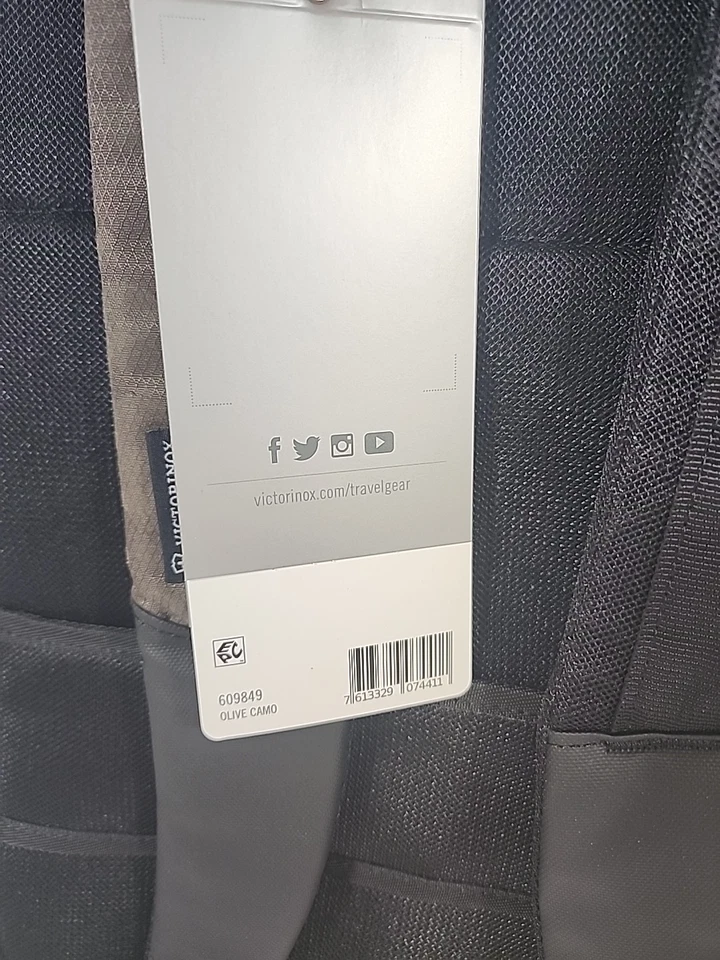 Mochila Swiss Victorinox ALTMONT clásica con tapa enrollable camuflaje oliva ENVÍO GRATUITO Foto 3 de 4