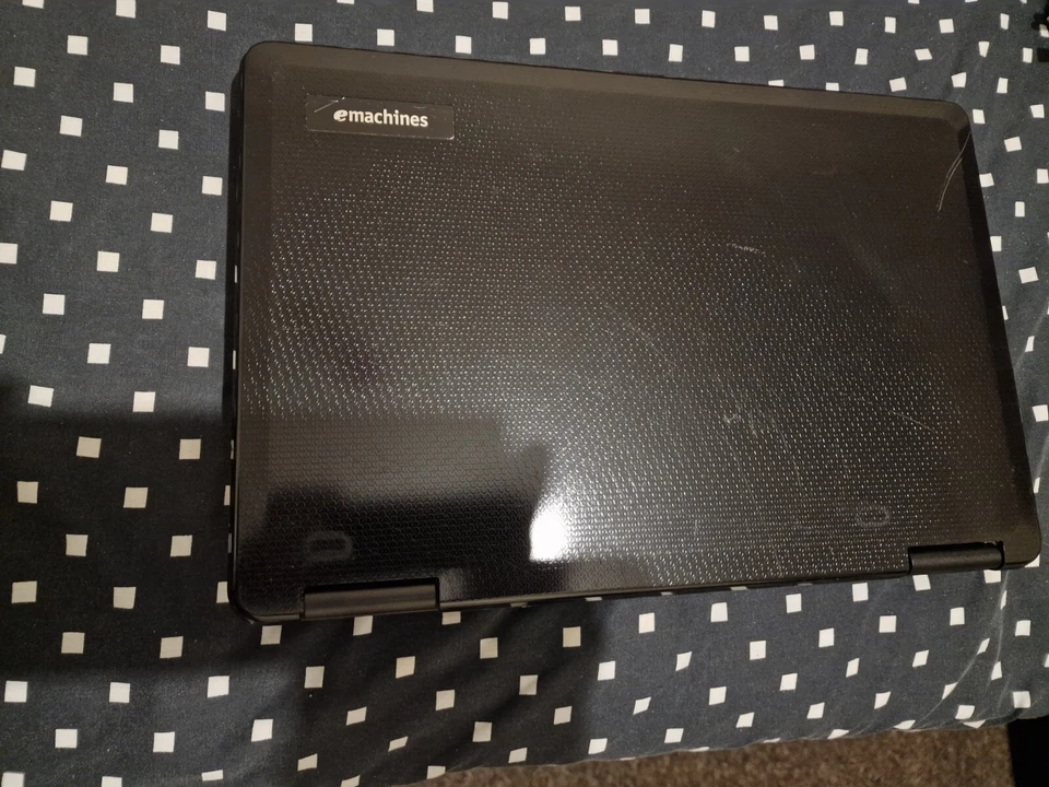 Emachine Laptop ,15,6 Screed , 80 Gb Hdd, 2 Gb Ram - Image 2 of 4