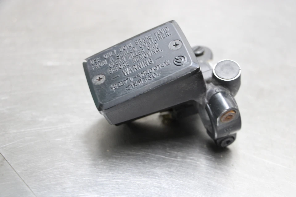 14 15 FZ09 FZ-09 FZ 09 Front Brake Master Cylinder Foto 3 de 4
