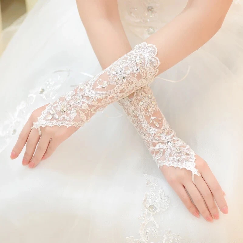 VINTAGE STYLE IVORY LACE WEDDING BRIDES RHINESTONE SATIN