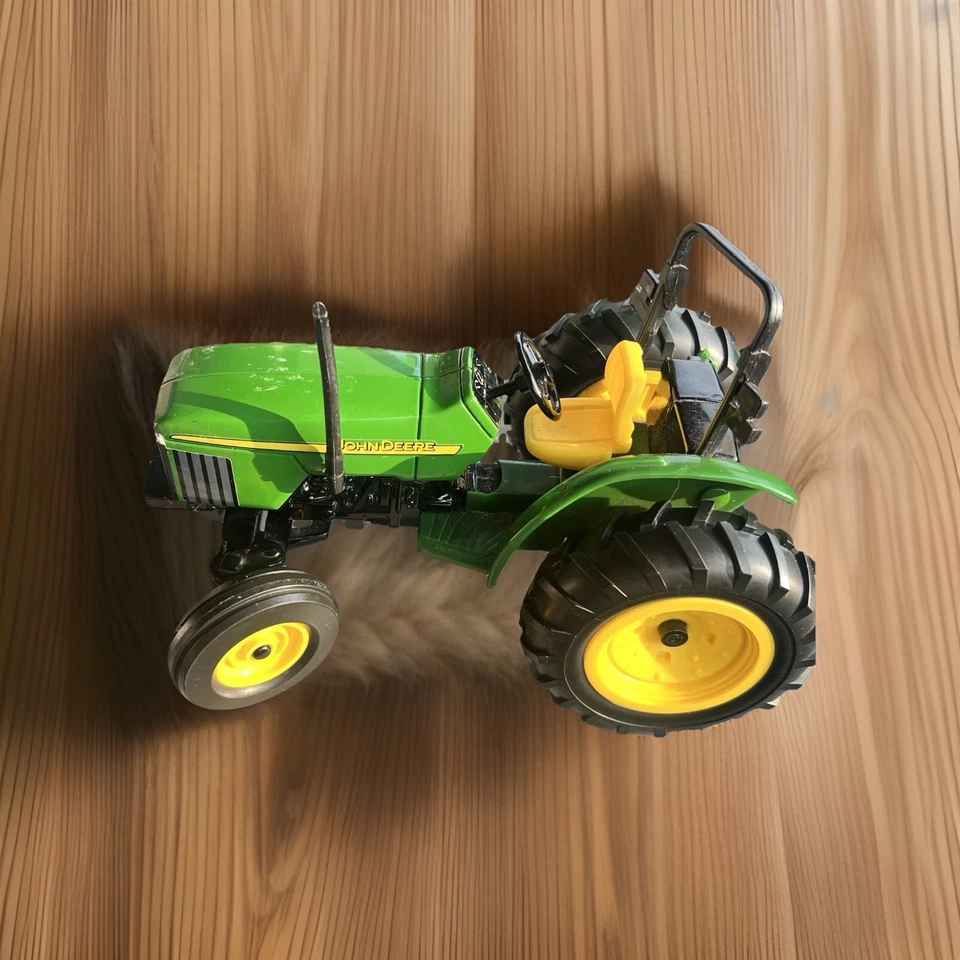 Vintage ERTL Die Cast 1/16th Scale JOHN DEERE TRACTOR - Image 4 of 4