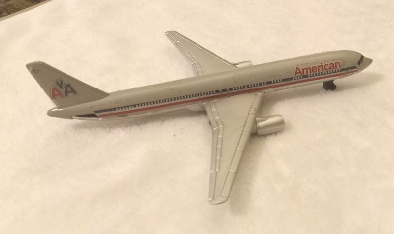 Diecast Metal REALTOY AMERICAN AIRLINES Model Airplane Boeing missing tail piece