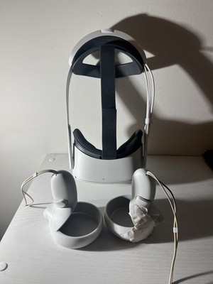 Oculus Meta Quest 2 w/ Controllers READ