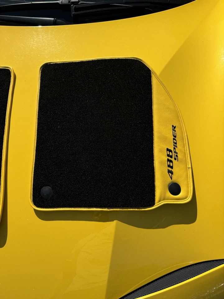Alfombrillas Ferrari 488 Spider. Juego de 2 tapetes, nuevos. Gran calidad Foto 3 de 4