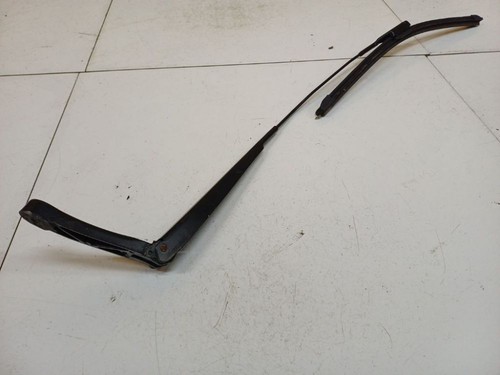 Windshield wiper blade arm