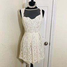 Pre-Owned Women's Pins and Needles | Beige Lace Dress Size 8