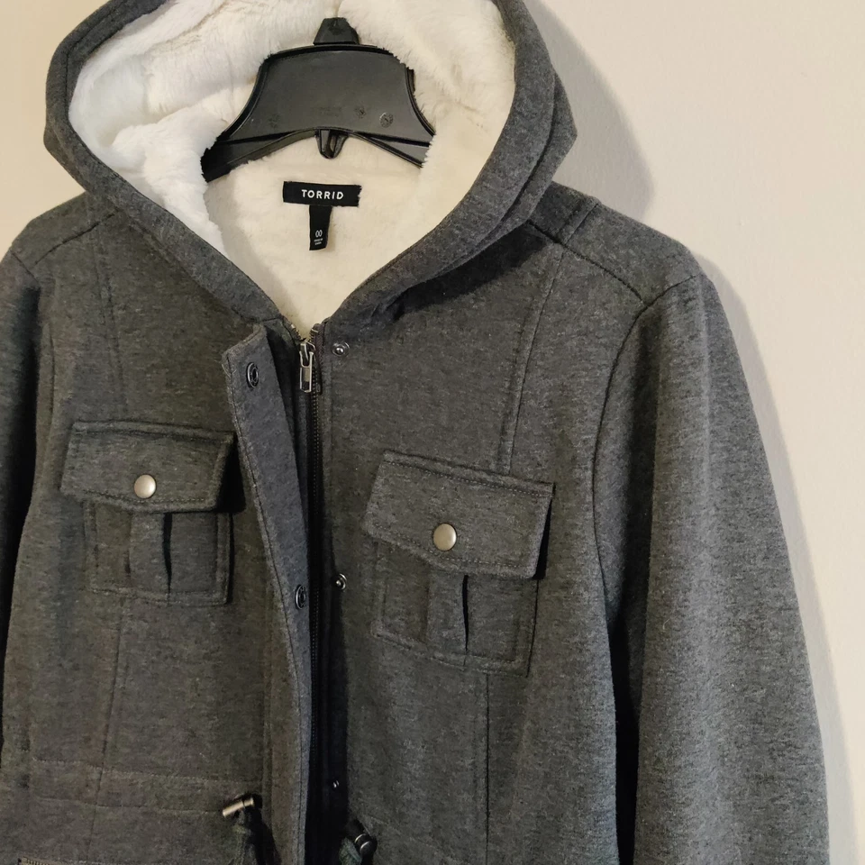 Torrid Heavy Winter Coat White Fur Hooded Zip Button Long Jacket Size 00 / M / L - Image 2 of 4