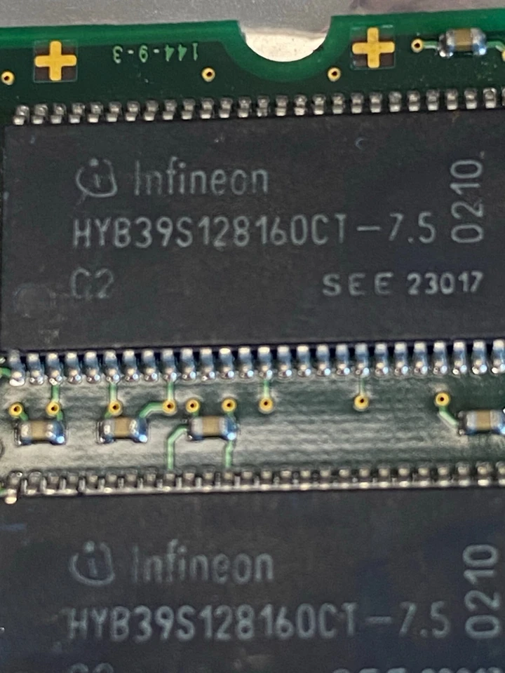 Infineon 128MB 16MX64 PS133-333-520 - SDRAM - 133MHz CL3 - HYS64V16220GDL-75-C2 - Image 4 of 4
