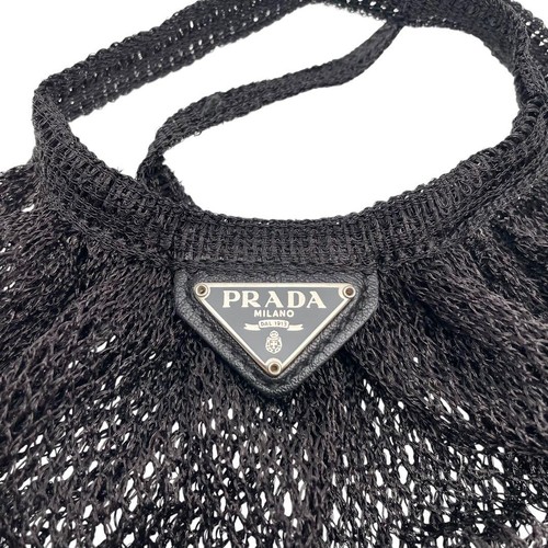 Borsa Prada in buone condizioni maglia triangolo placca logo tote bag a mano nera - Foto 9 di 10