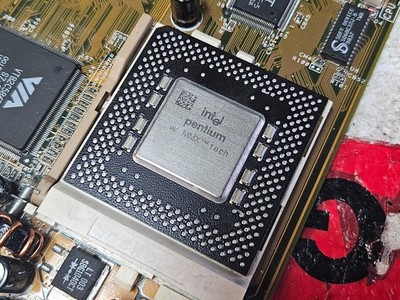 Intel Pentium MMX 266MHz Tillamook, Socket 7, 1.9V, SL2Z4, FV80503266, Working