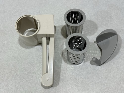 Pampered Chef Deluxe Cheese Grater 2 Sizes Fine & Course Grating Model 1275