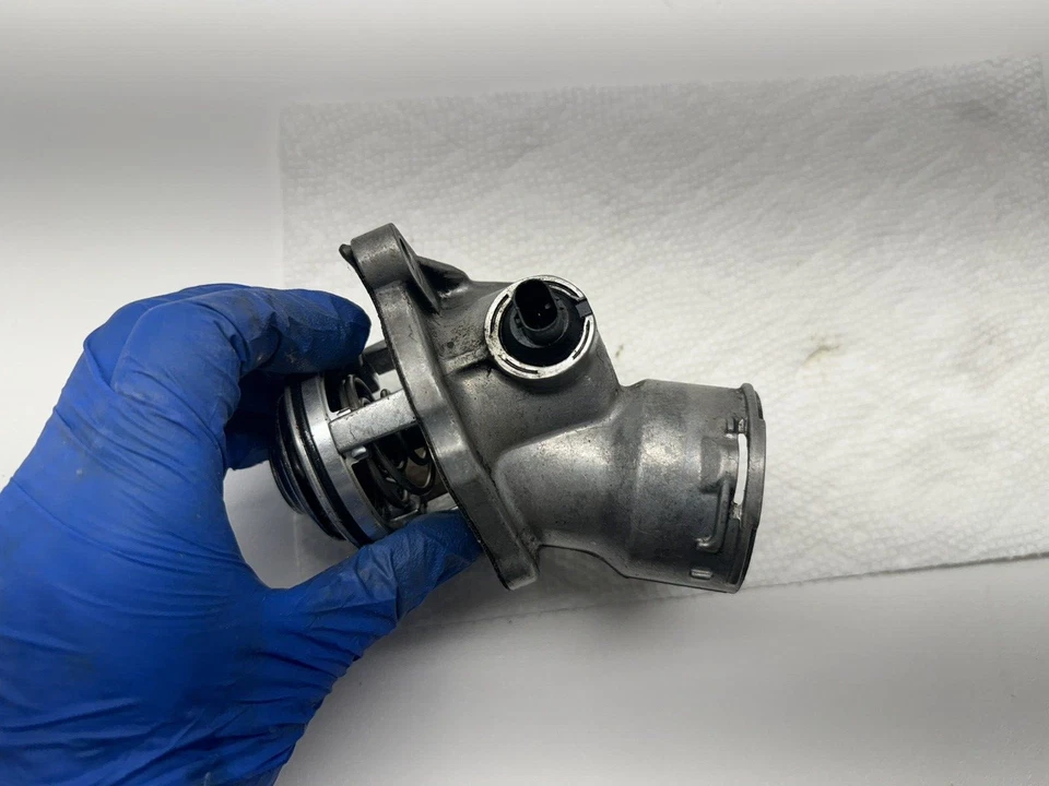 Termostato de refrigerante de motor genuino con sensor para Mercedes C300 C350 E350 ML350 Foto 3 de 4