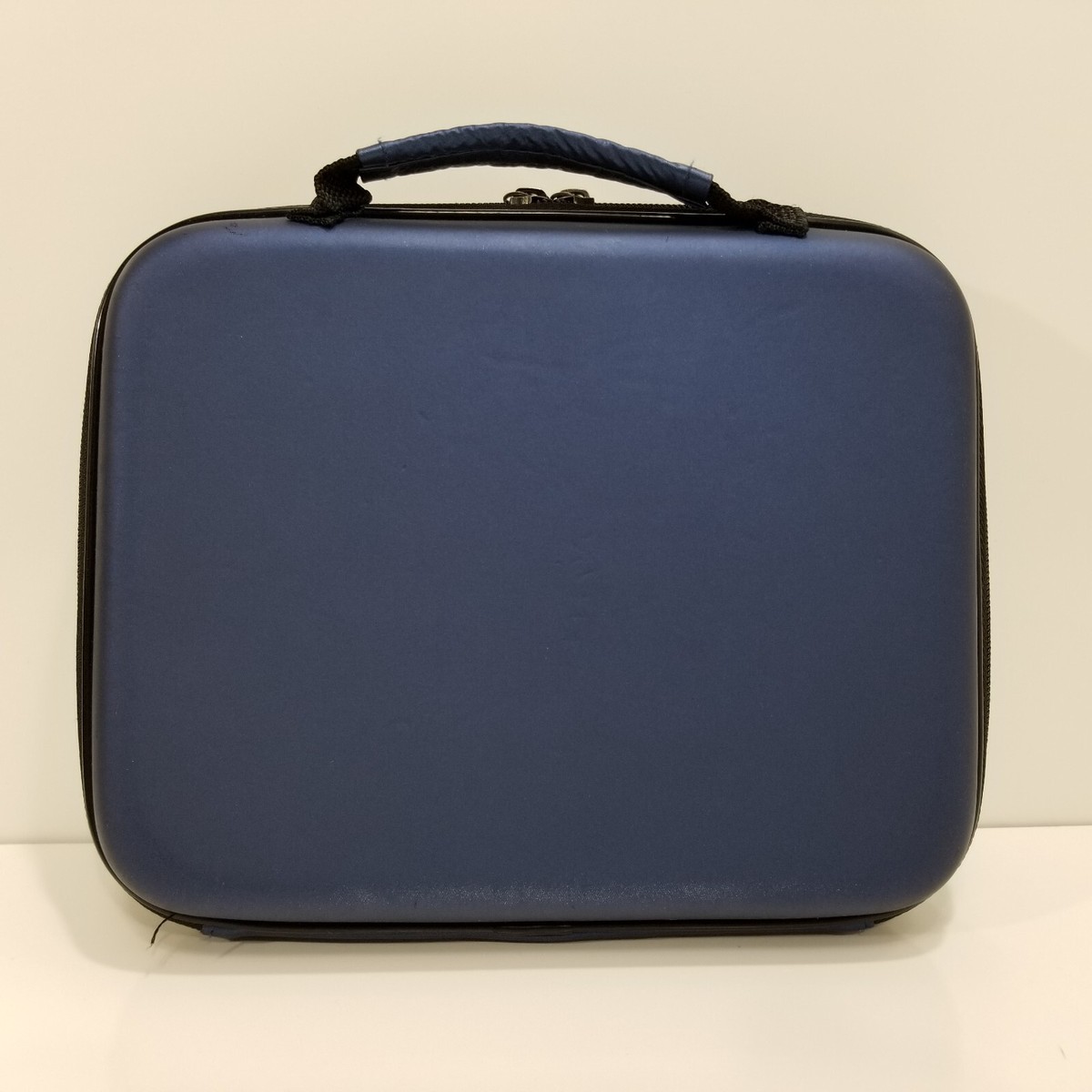 Nintendo: DS Large Blue Hard Shell Carrying Case w/Micro Nintendo: DS Large Blue Hard Shell Carrying Case w/Micro
