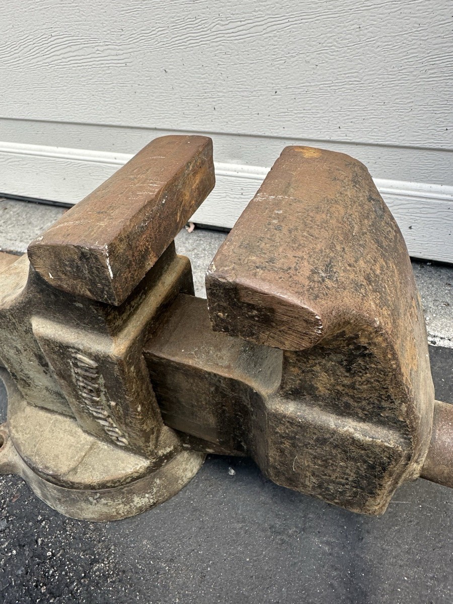 NICE Antique Vintage COLUMBIAN No. 604 1/2 Bench Vise With Swivel