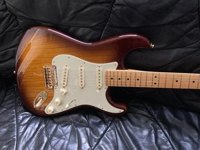 Fender commemorative Stratocaster75th Anniversary - Bild 1 von 4