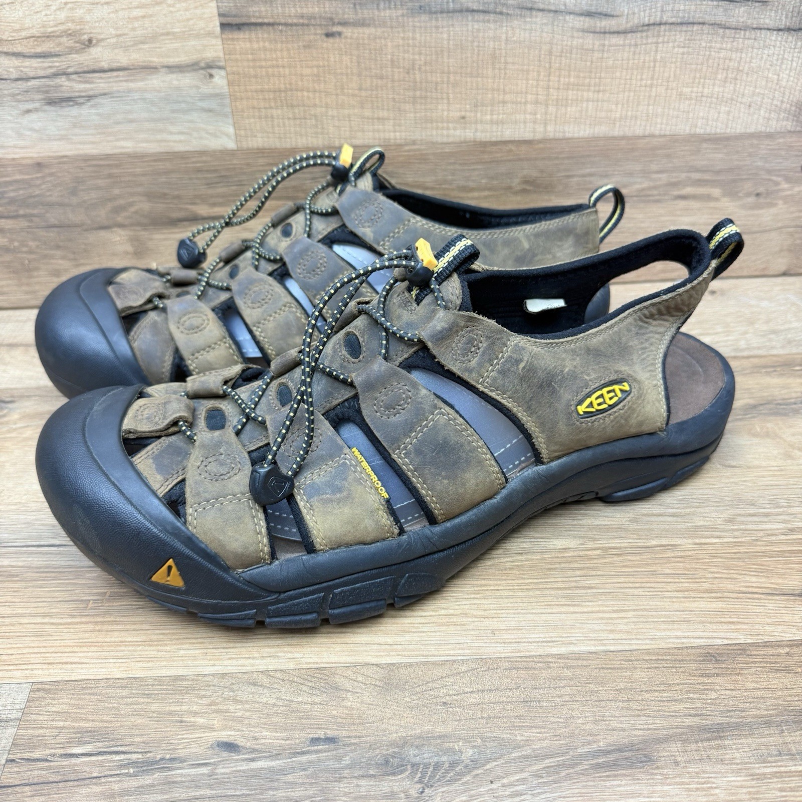 Scarpe sandali da trekking impermeabili Keen Newport da uomo taglia 13 pelle marrone