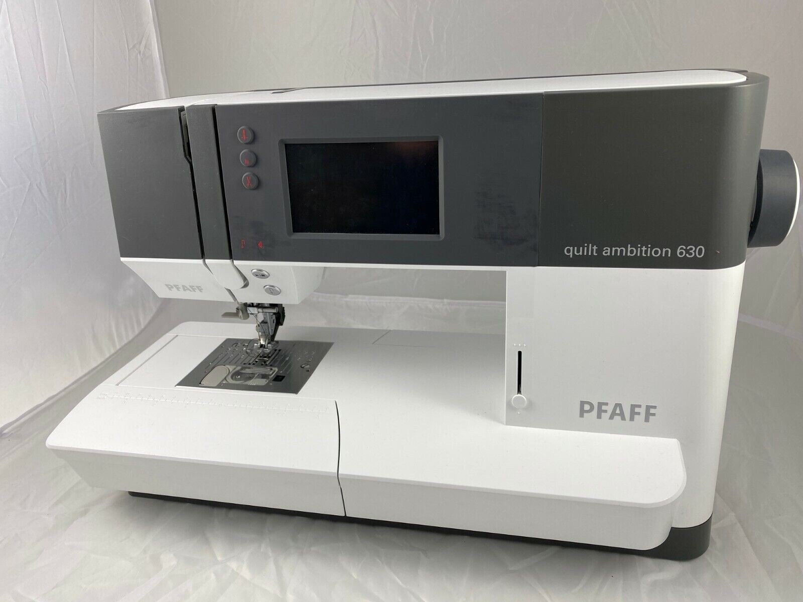 Pfaff Quilt Ambition 630 Sewing Machine With Foot Pedal and Power Cord